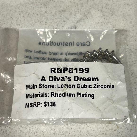 A Diva’’s Dream Lemon Diamond Ring - Picture 5 of 5